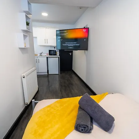 Compact Studios Available Close To Uob And 10Mins From The City! Birmingham Room photo