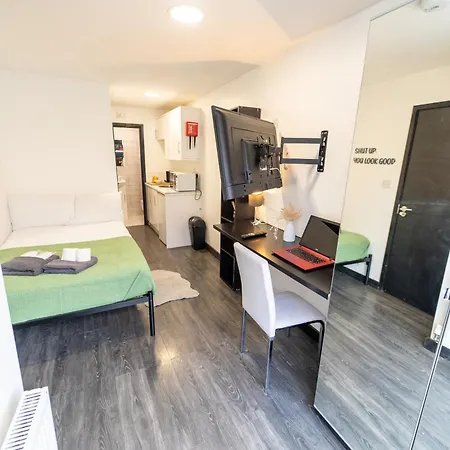 Compact Studios Available Close To Uob And 10Mins From The City! Birmingham Room photo