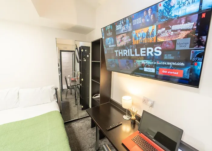 Compact Studios Available Close To Uob And 10Mins From The City!