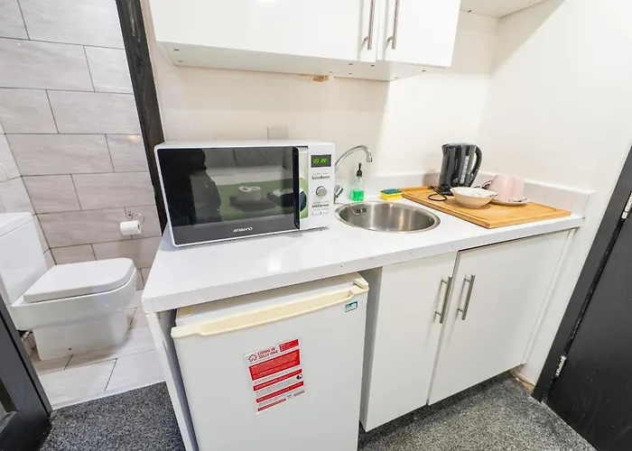Compact Studios Available Close To Uob And 10Mins From The City!