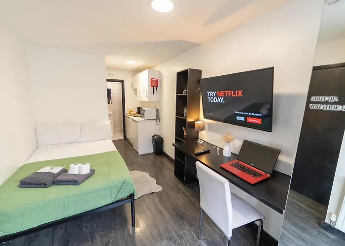 Compact Studios Available Close To Uob And 10Mins From The City!