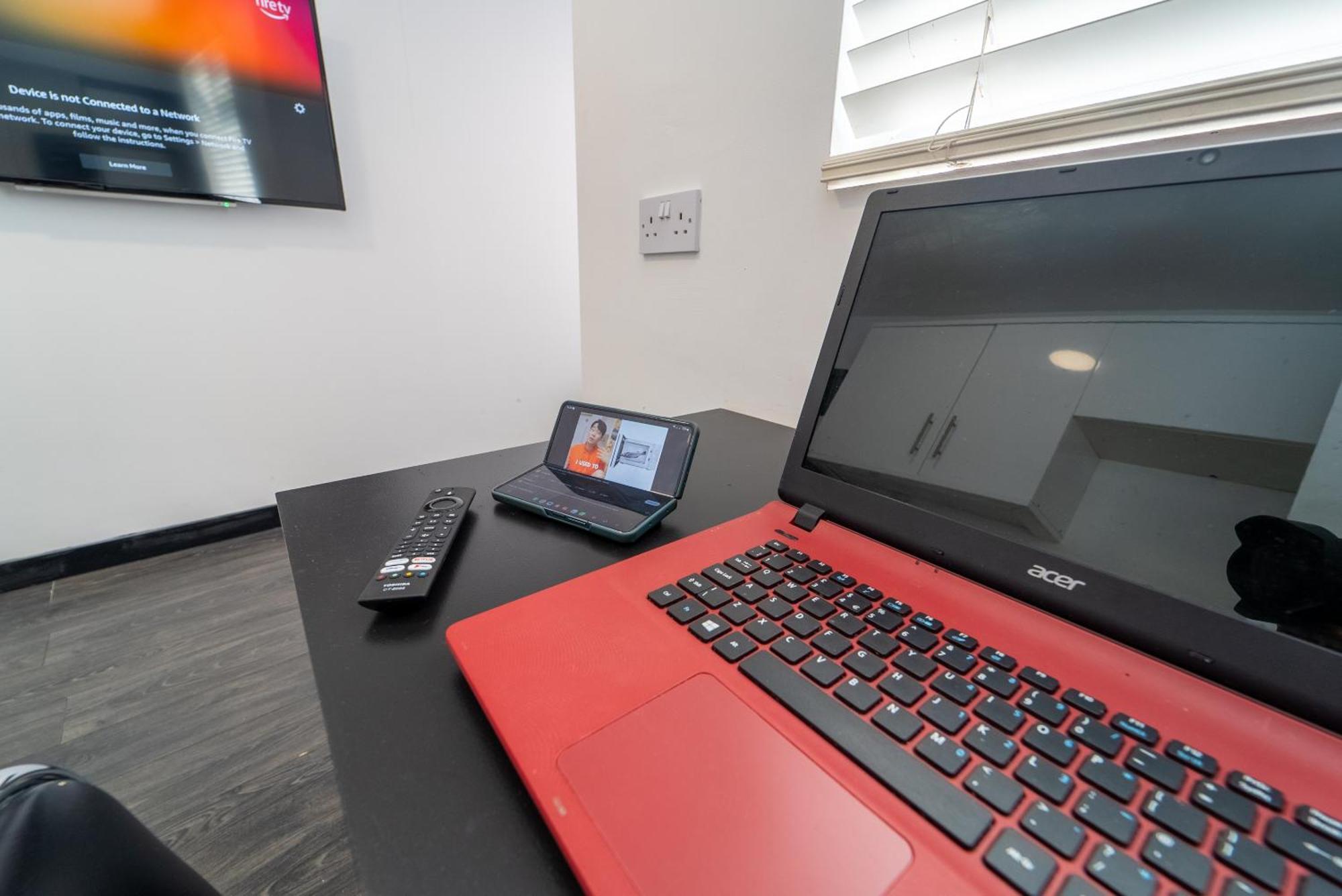 Compact Available Close To Uob And 10mins From The City! *