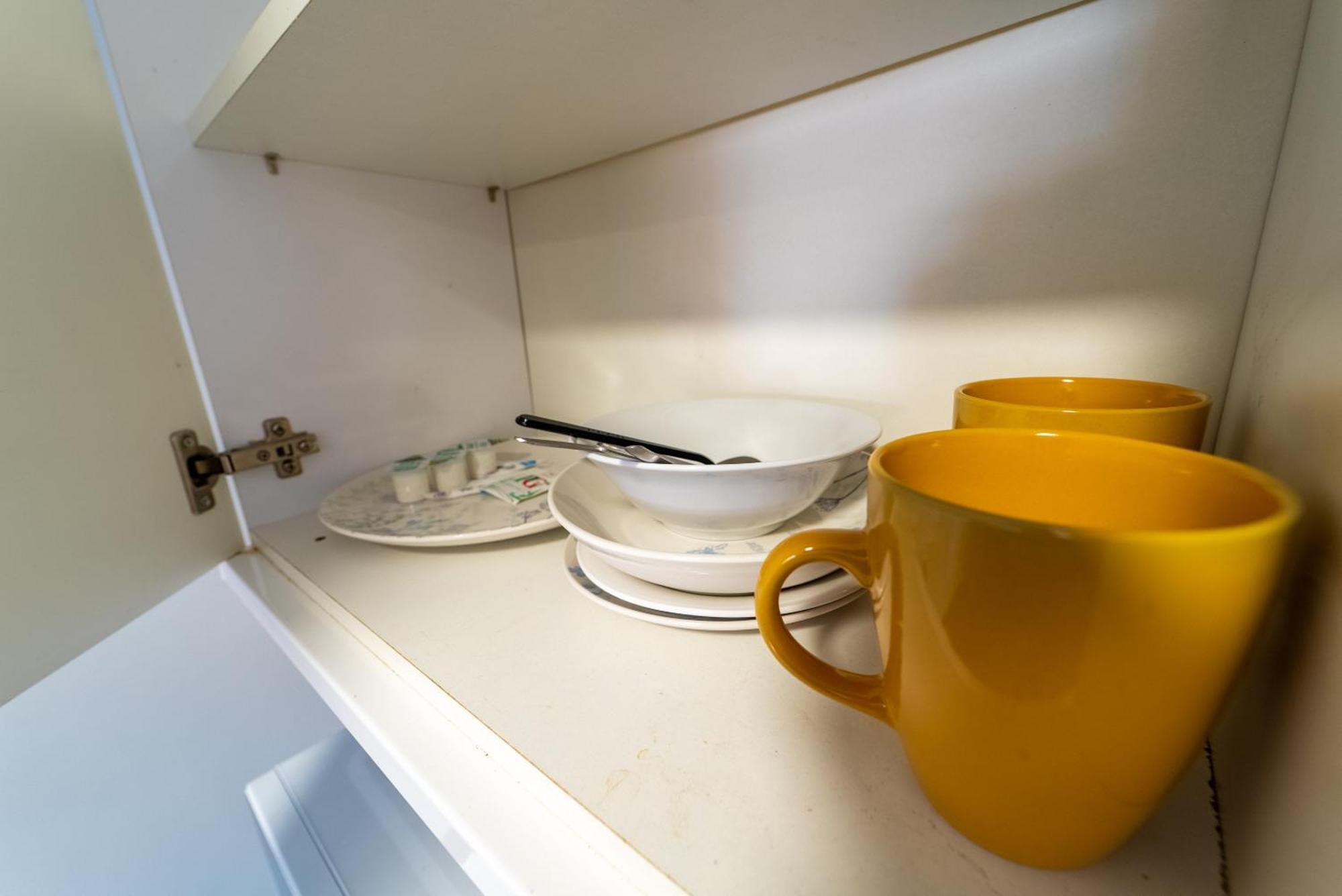 Compact Available Close To Uob And 10mins From The City! Апартаменты *