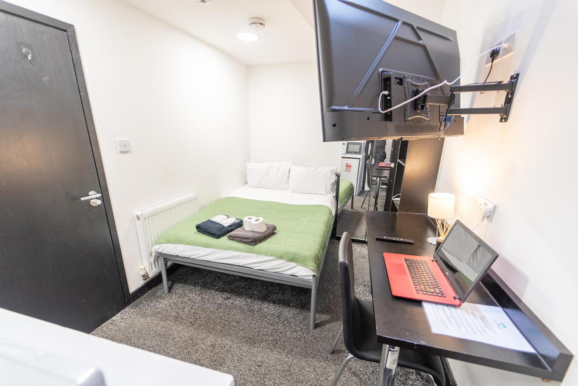 Apartment Compact Available Close To Uob And 10mins From The City!