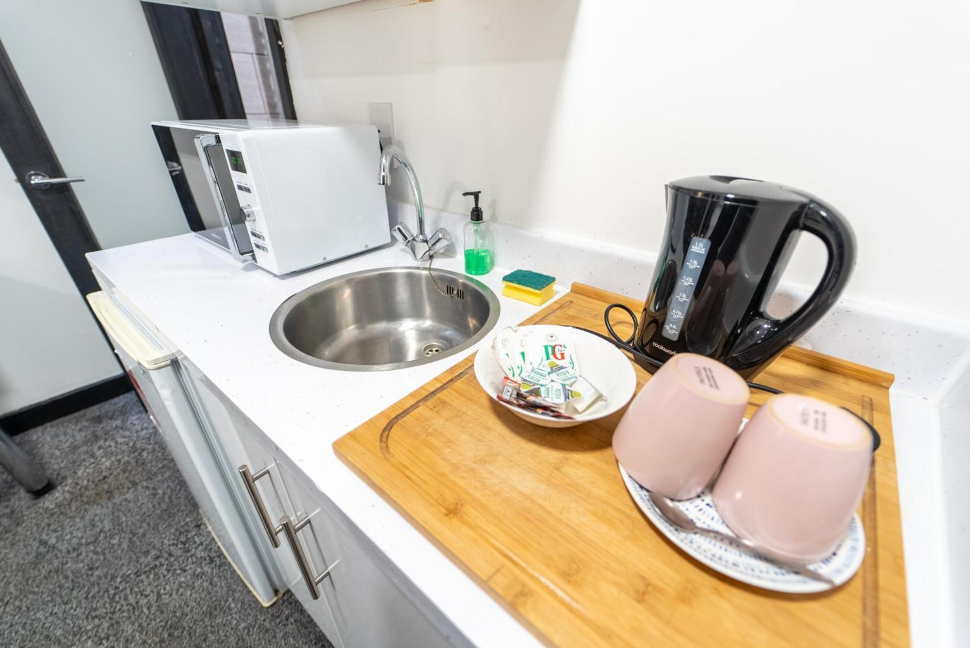 Апартаменты Compact Available Close To Uob And 10mins From The City! *